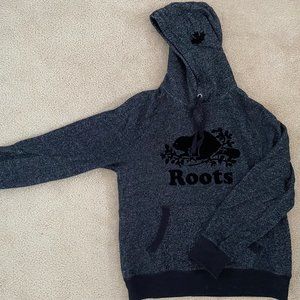 Cozy black salt and pepper Roots sweater!